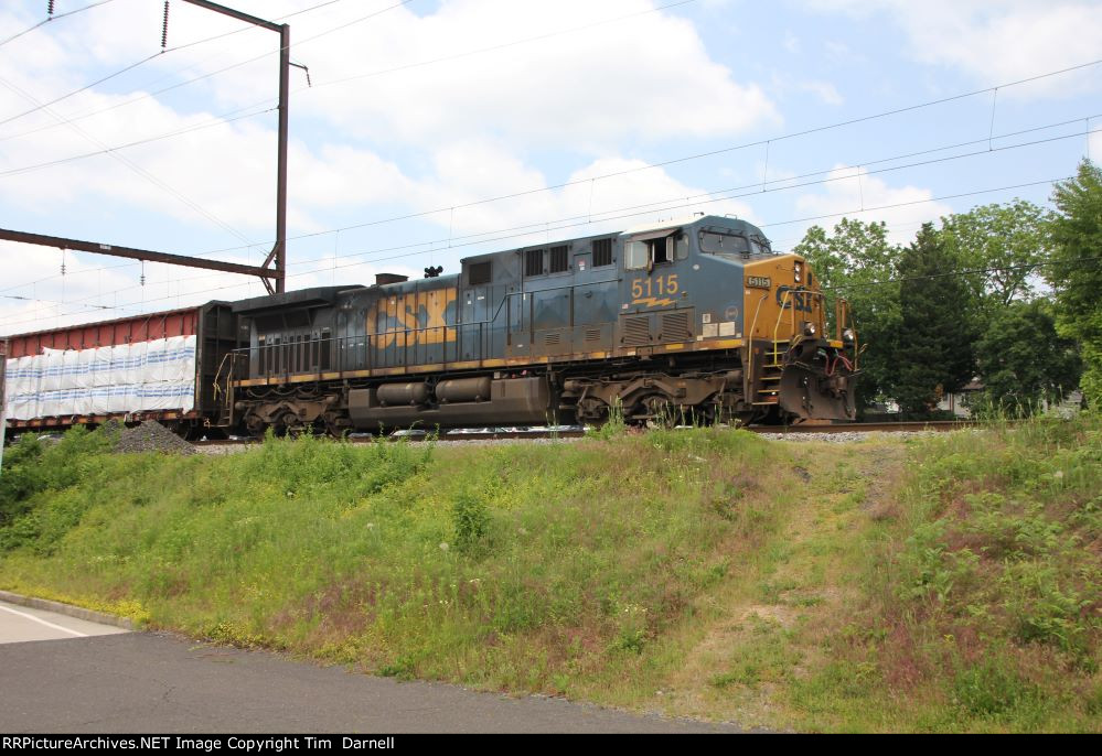 CSX 5115 leads M404